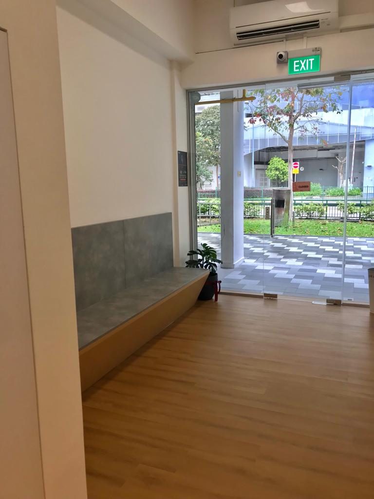 Clinic entrance with natural light and comfortable seating